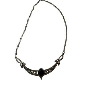 Chic Silver Necklace with Black Detail
